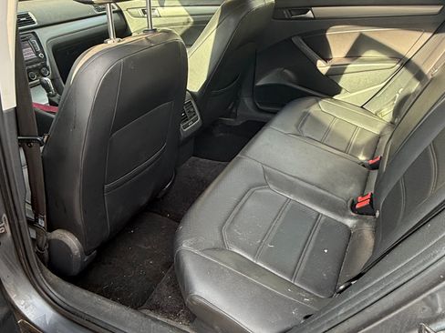 Used 2014 Volkswagen Passat 1.8T SE image 9