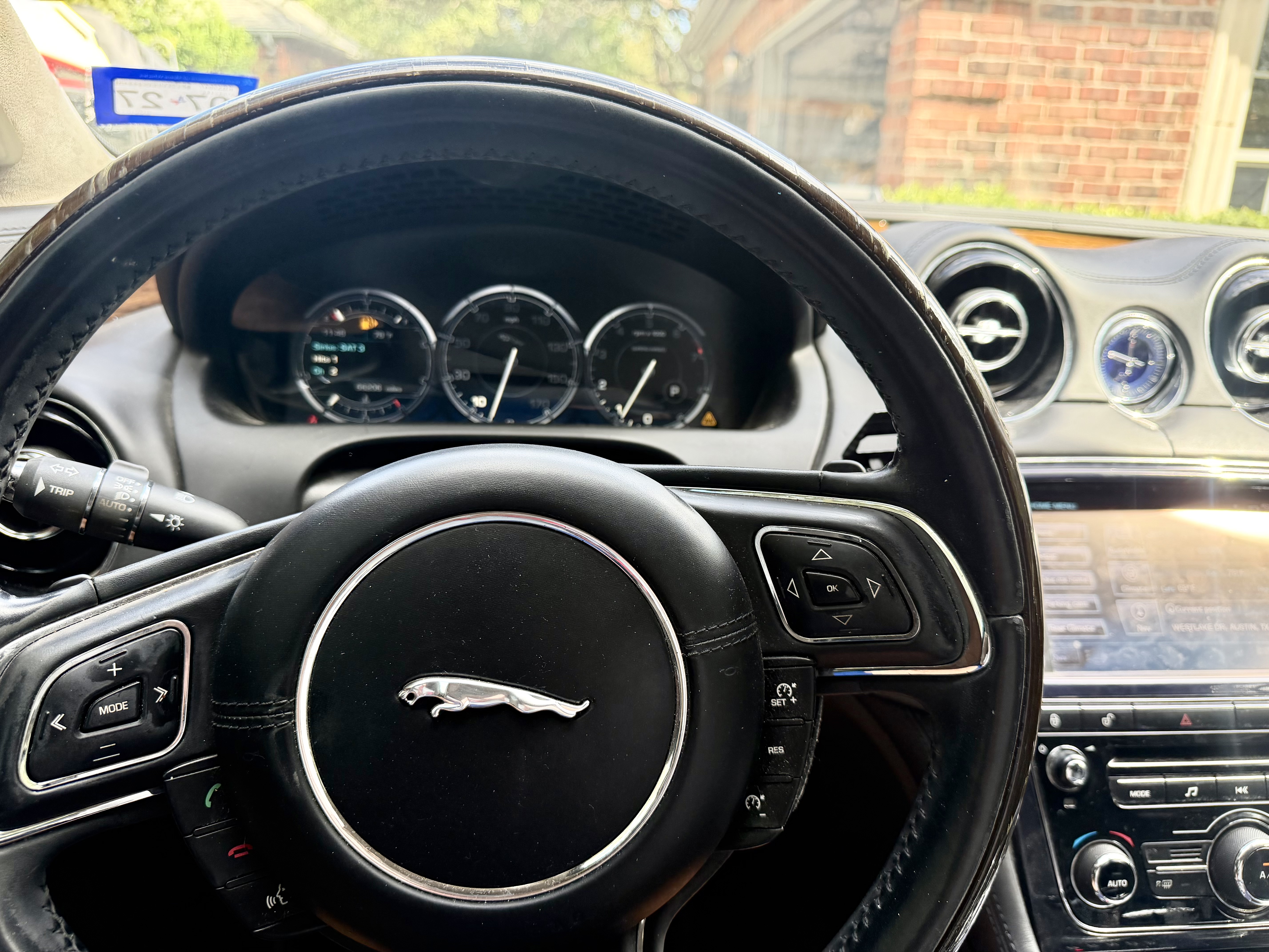 Used 2011 Jaguar XJ L Supercharged RWD image 12