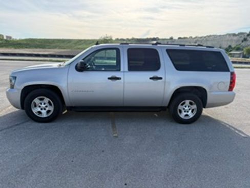 Used 2007 Chevrolet Suburban LS RWD image 1