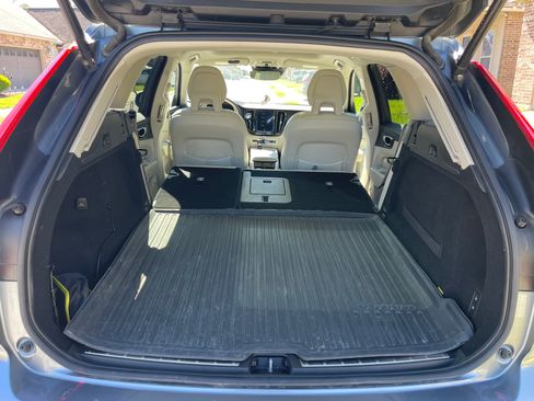 Used 2018 Volvo XC60 T5 Inscription w/ Luxury Seat Package image 12