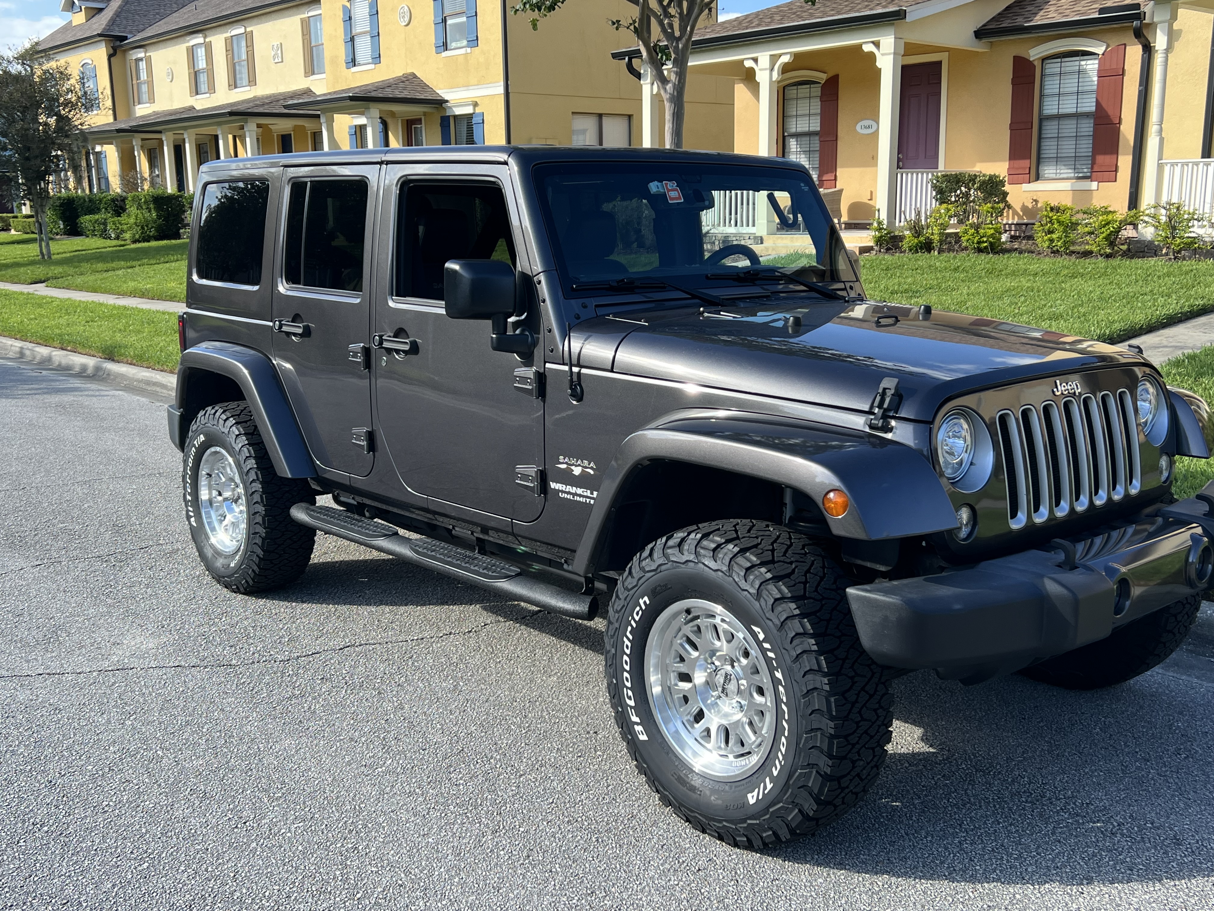 Used 2017 Jeep Wrangler Unlimited Sahara w/ Connectivity Group AWD/4WD image 13