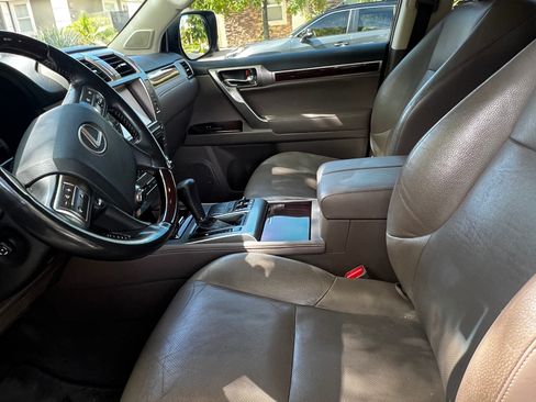 Used 2017 Lexus GX 460 image 16