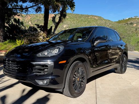Used 2017 Porsche Cayenne S image 1