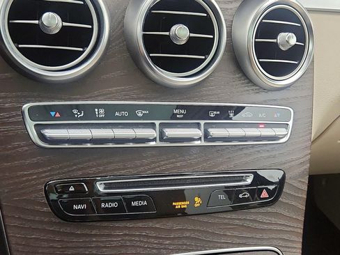 Used 2019 Mercedes-Benz GLC 350e 4MATIC image 18