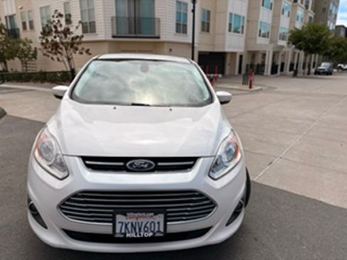 Used 2015 Ford C-MAX Energi SEL w/ Equipment Group 302A FWD image 10