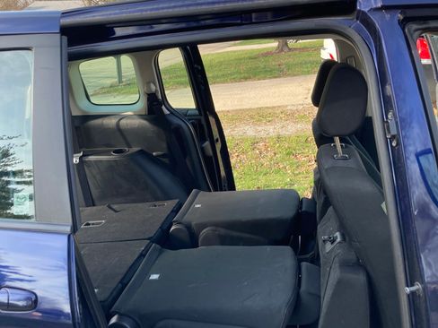 Used 2009 MAZDA MAZDA5 Sport image 13