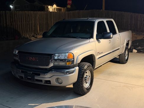 Used 2005 GMC Sierra 2500 SLT w/ Heavy-Duty Power Package AWD/4WD image 15