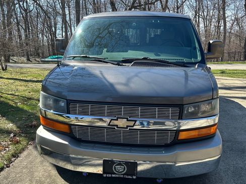 Used 2006 Chevrolet Express 1500 w/ Preferred Equipment Group RWD image 6