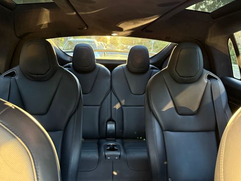 Used 2022 Tesla Model X Plaid image 17