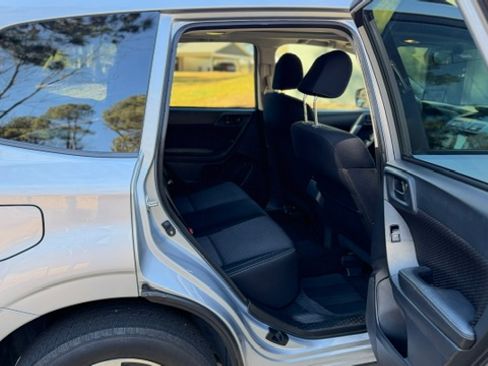 Used 2017 Subaru Forester 2.5i Premium w/ All-Weather Package image 15