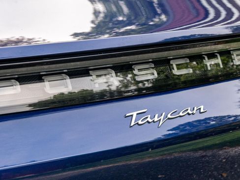 Used 2021 Porsche Taycan image 18