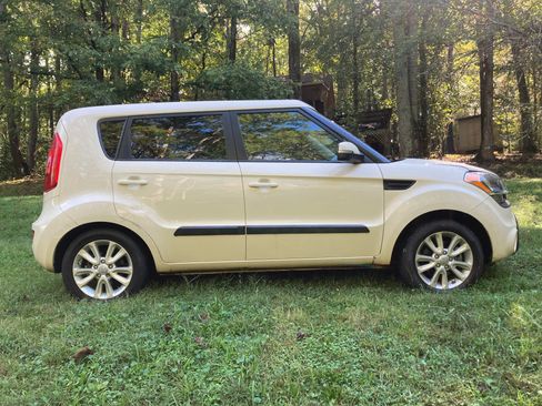 Used 2013 Kia Soul + w/ Audio Pkg image 4