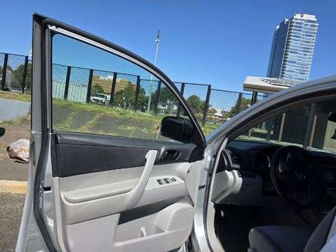 Used 2013 Toyota Highlander 4WD image 10