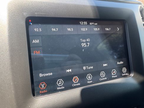 Used 2019 Jeep Cherokee Latitude w/ Cold Weather Group image 22