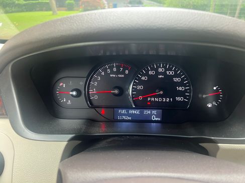 Used 2010 Cadillac DTS Luxury FWD image 1