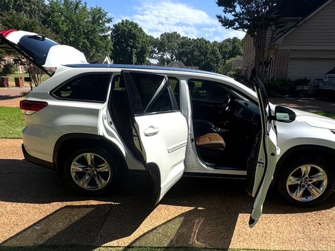 Used 2018 Toyota Highlander Limited FWD image 16