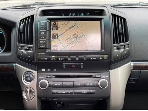 Used 2011 Toyota Land Cruiser image 8