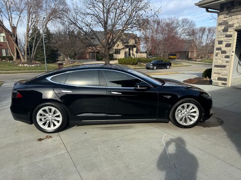 Used 2015 Tesla Model S P90D image 9