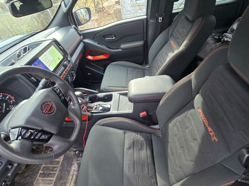 Used 2025 Nissan Frontier PRO-4X w/ Pro Convenience Package image 8