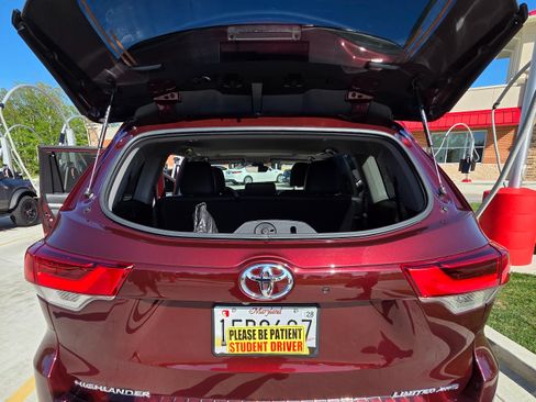 Used 2017 Toyota Highlander Limited w/ Protection Package #3 image 8