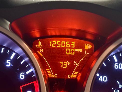 Used 2013 Nissan Juke SV w/ Interior Illumination Pkg image 18