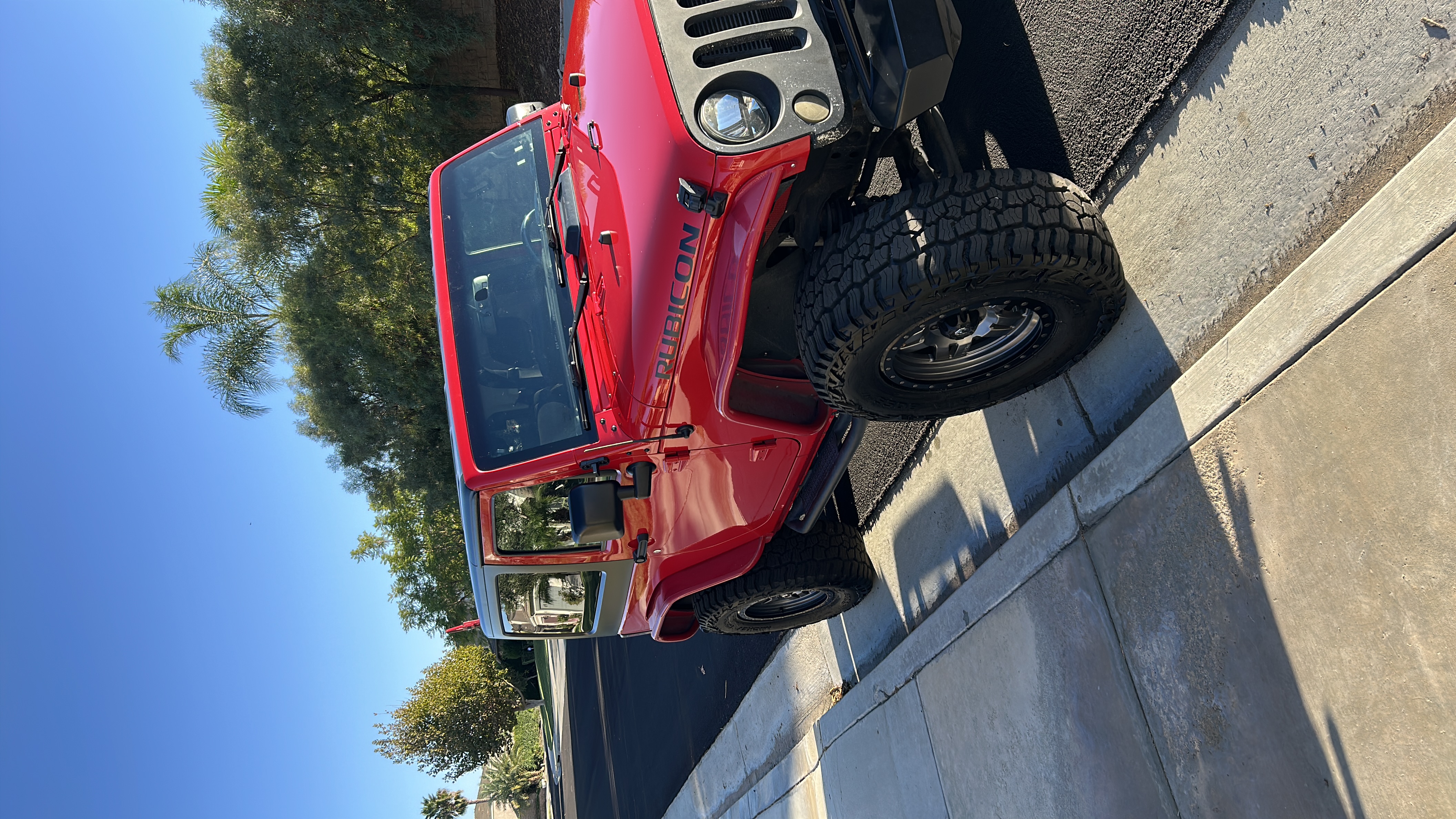 Used 2016 Jeep Wrangler Rubicon w/ Power Convenience Group AWD/4WD image 2