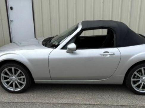 Used 2007 MAZDA MX-5 Miata Touring w/ Interior Trim Pkg RWD image 2