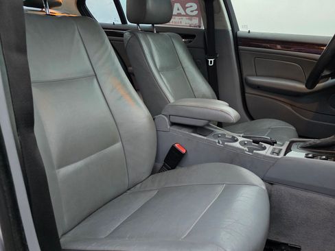 Used 2004 BMW 330xi Sedan image 9