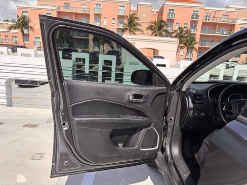 Used 2020 Jeep Compass Latitude image 16