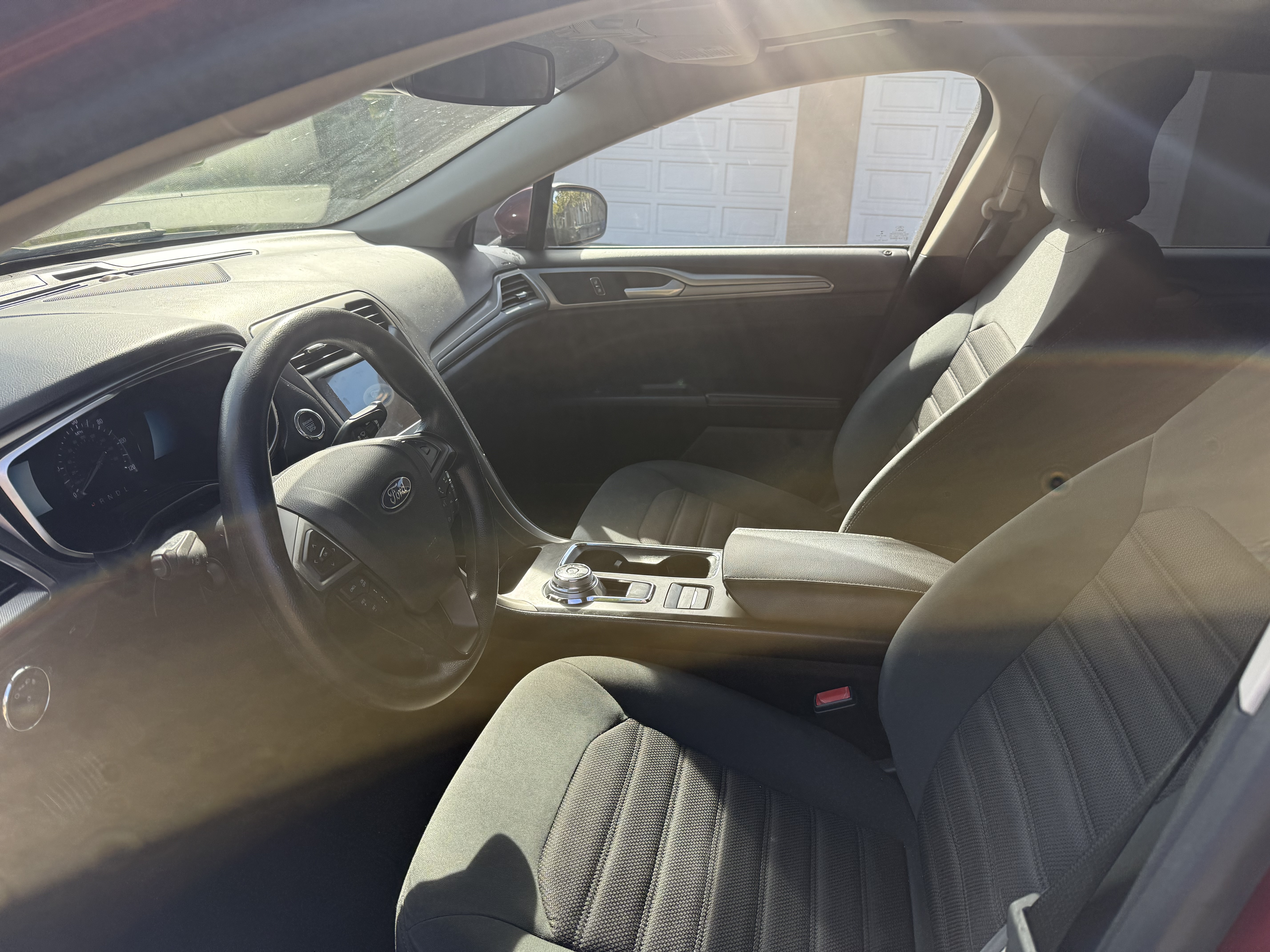 Used 2019 Ford Fusion SE FWD image 3