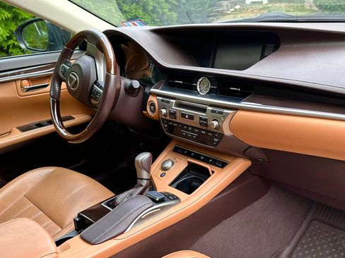 Used 2018 Lexus ES 350 w/ Luxury Package w/Wood Trim image 9