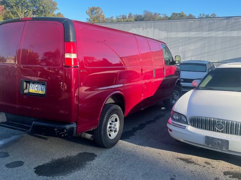 Used 2009 Chevrolet Express 3500 Extended image 2