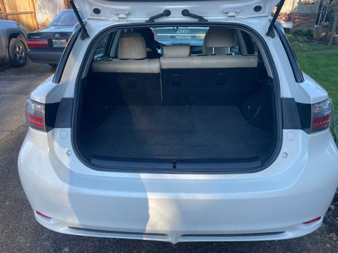 Used 2012 Lexus CT 200h Premium image 18