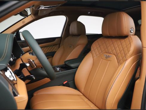 Used 2021 Bentley Bentayga V8 Sport Utility 4D image 12