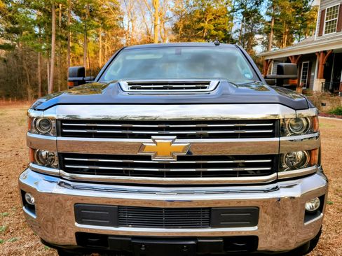 Used 2017 Chevrolet Silverado 2500 LT w/ LT Convenience Package image 5