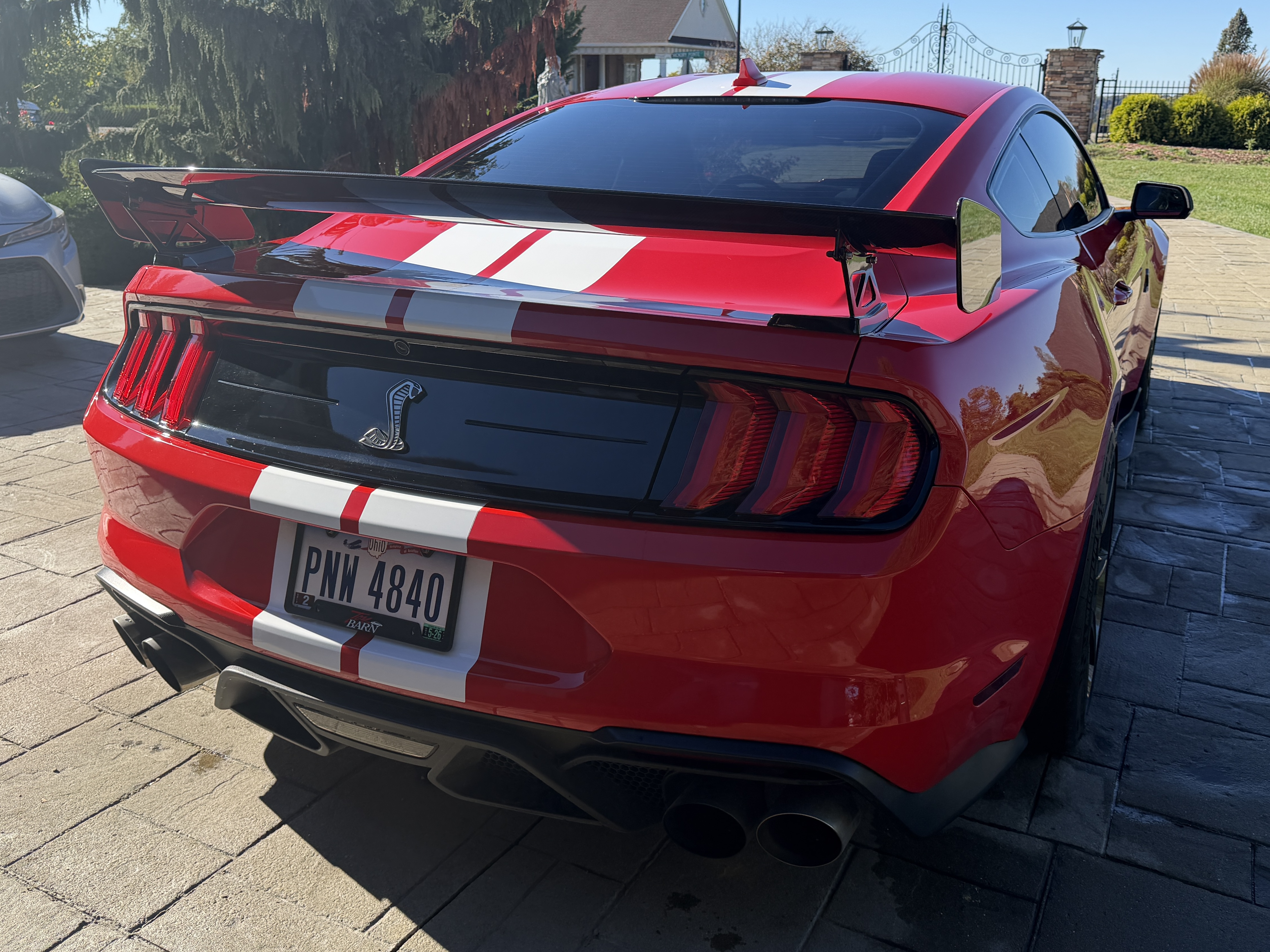 Used 2021 Ford Mustang Shelby GT500 w/ Carbon Fiber Track Pack RWD image 11
