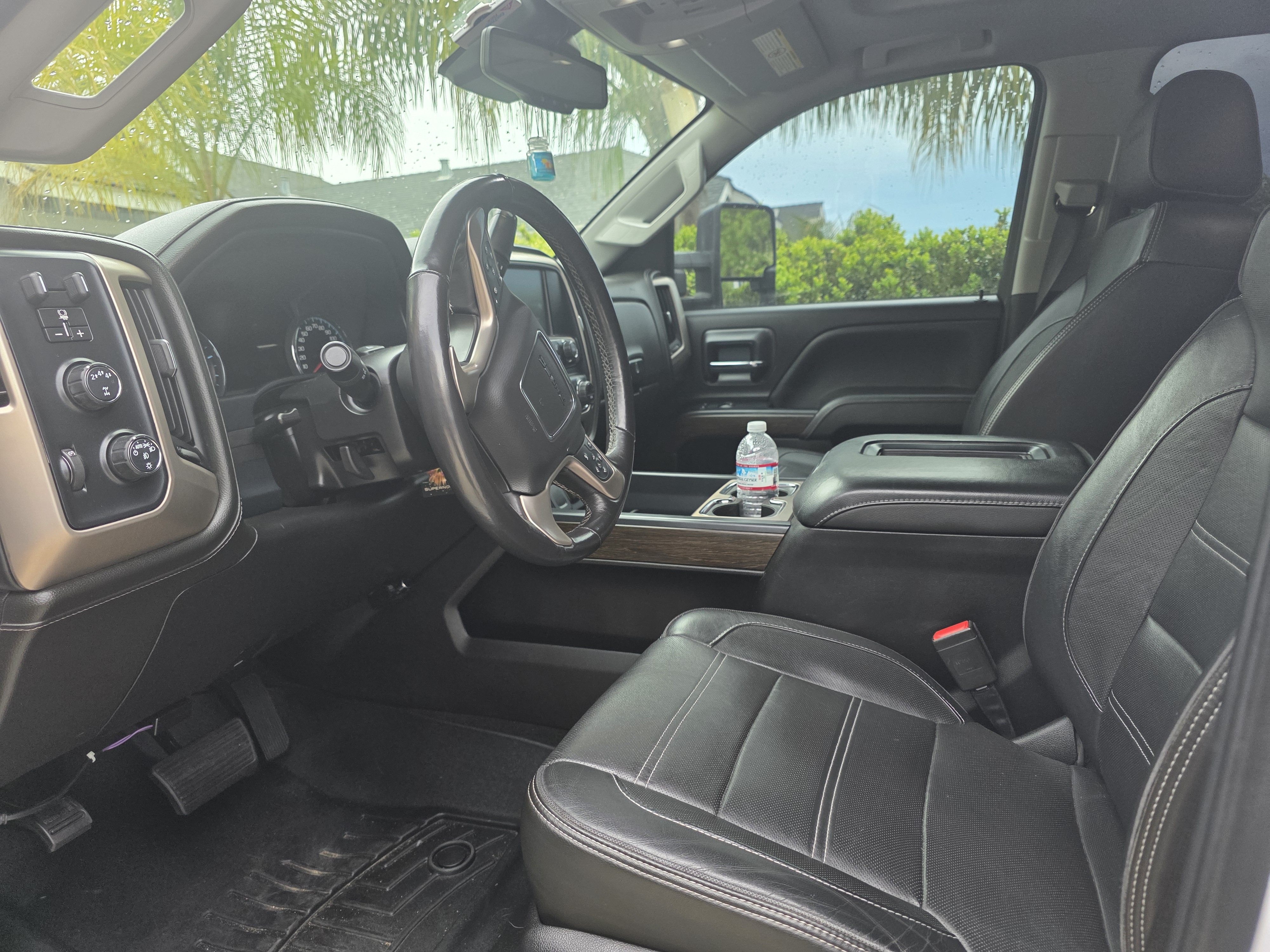 Used 2018 GMC Sierra 2500 Denali w/ Duramax Plus Package AWD/4WD image 10