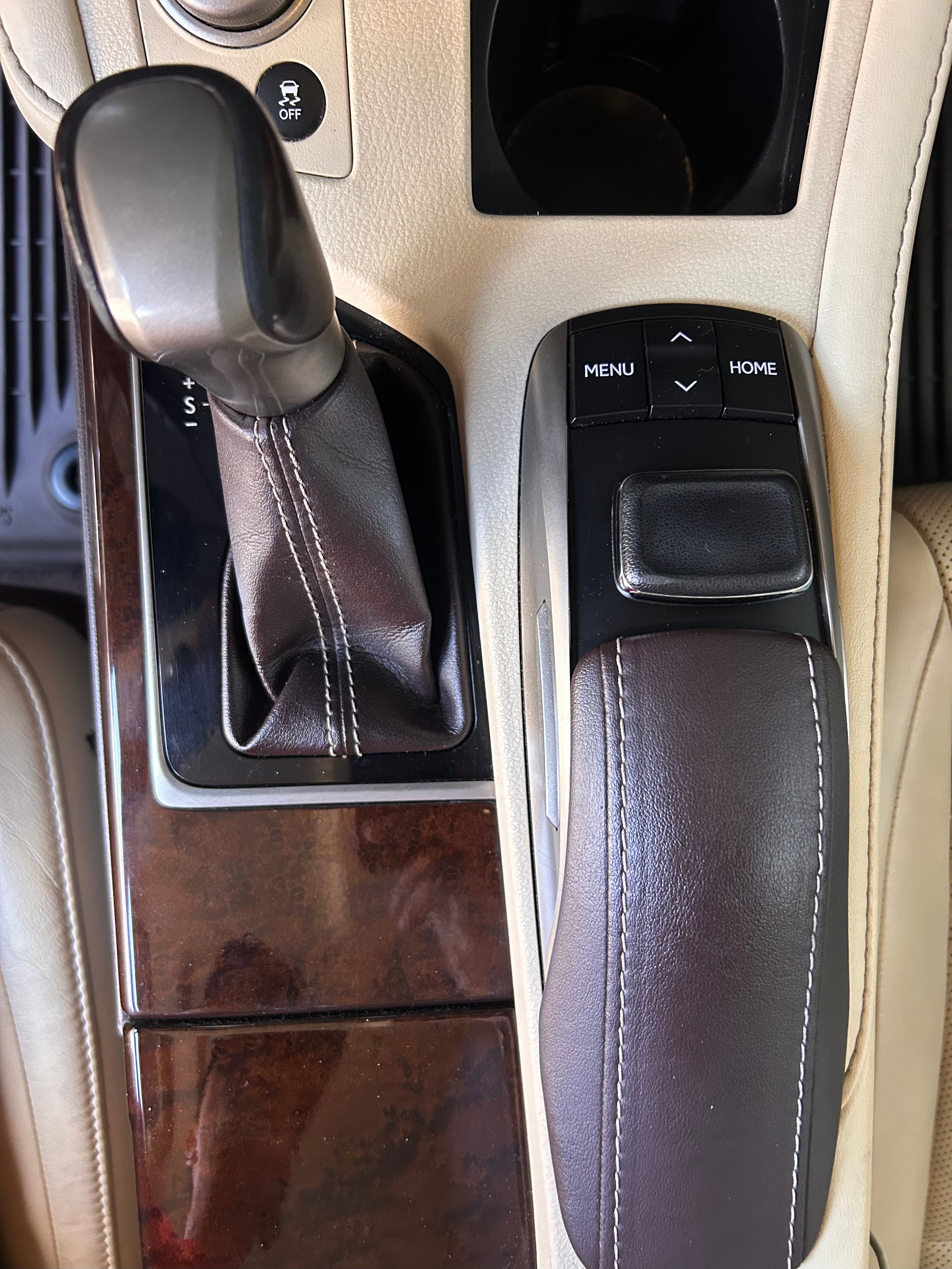Used 2016 Lexus ES 350 w/ Luxury Package w/Wood Trim FWD image 16