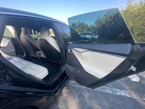 Used 2020 Tesla Model S Performance AWD/4WD image 30
