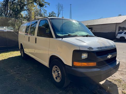 Used 2012 Chevrolet Express 2500 image 4