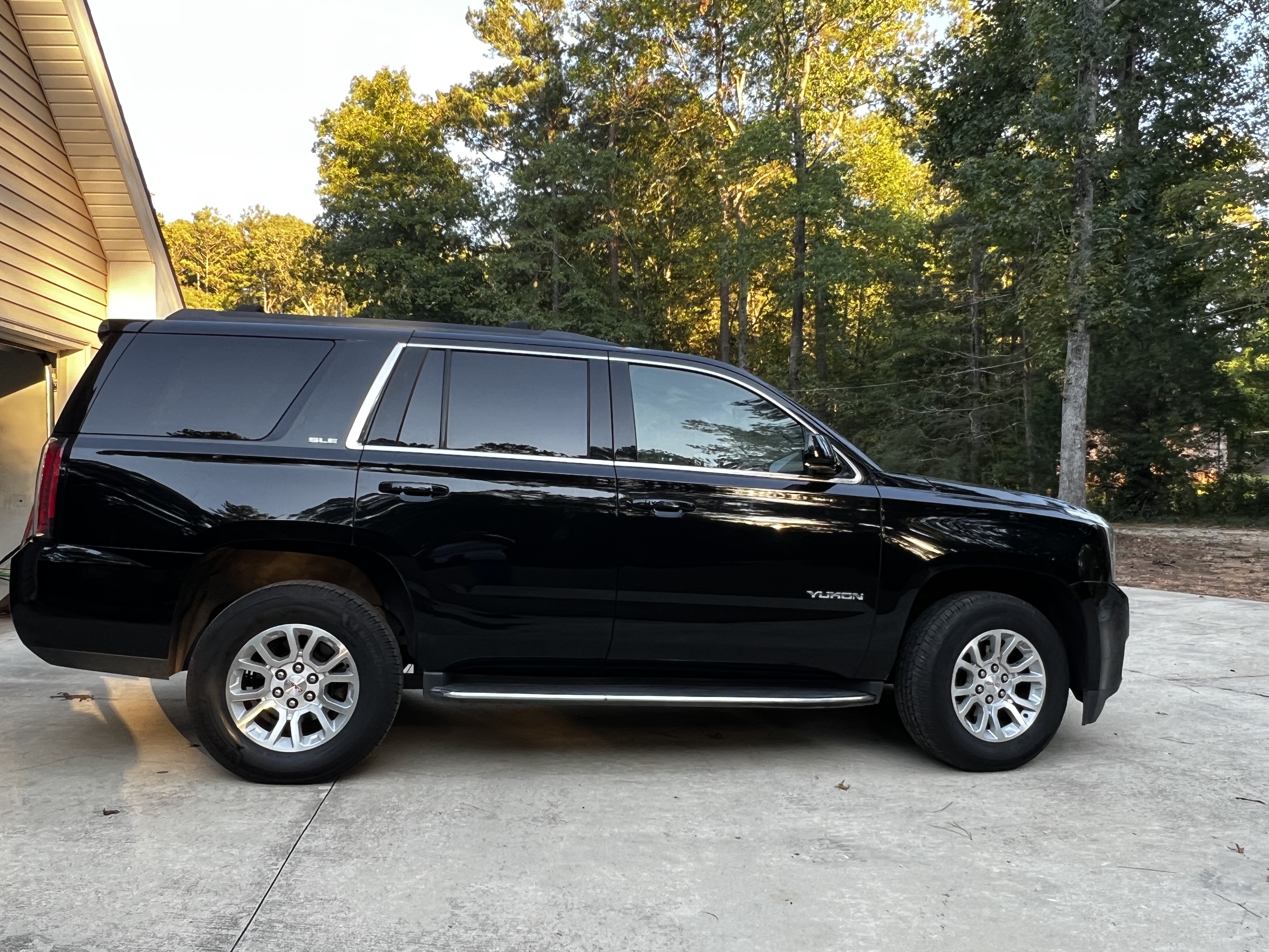 Used 2019 GMC Yukon SLE w/ Convenience Package AWD/4WD image 10