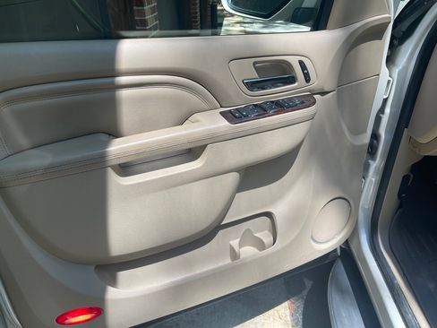 Used 2011 Cadillac Escalade EXT Luxury AWD/4WD image 22