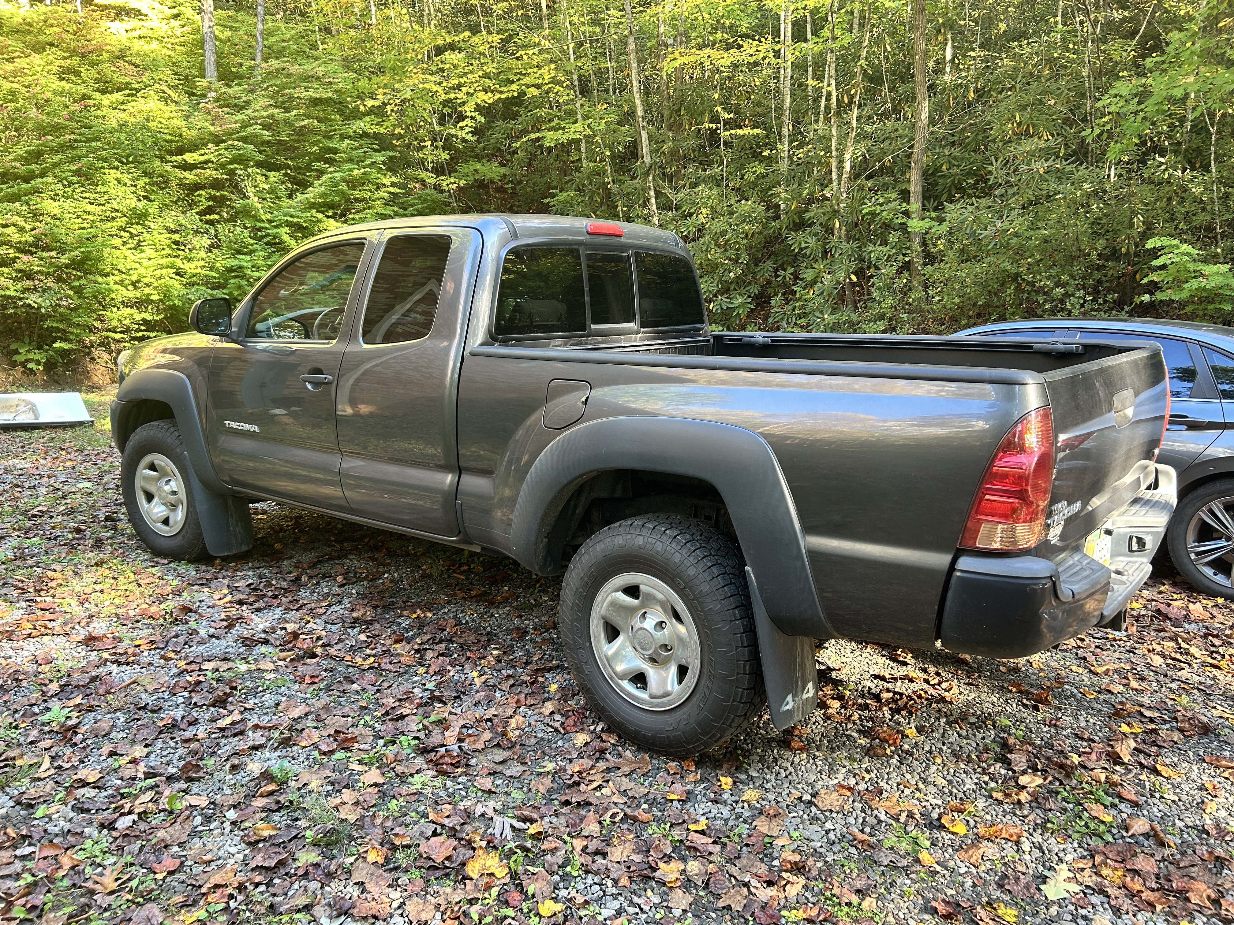 Used 2015 Toyota Tacoma 4x4 Access Cab V6 w/ Convenience Package image 4