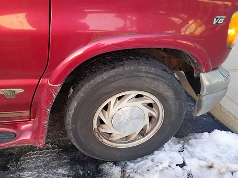 Used 1999 Ford E-150 and Econoline 150 image 4