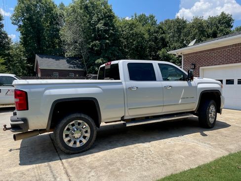 Used 2018 GMC Sierra 2500 Denali w/ Duramax Plus Package image 5