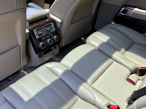 Used 2016 Land Rover Range Rover HSE image 12