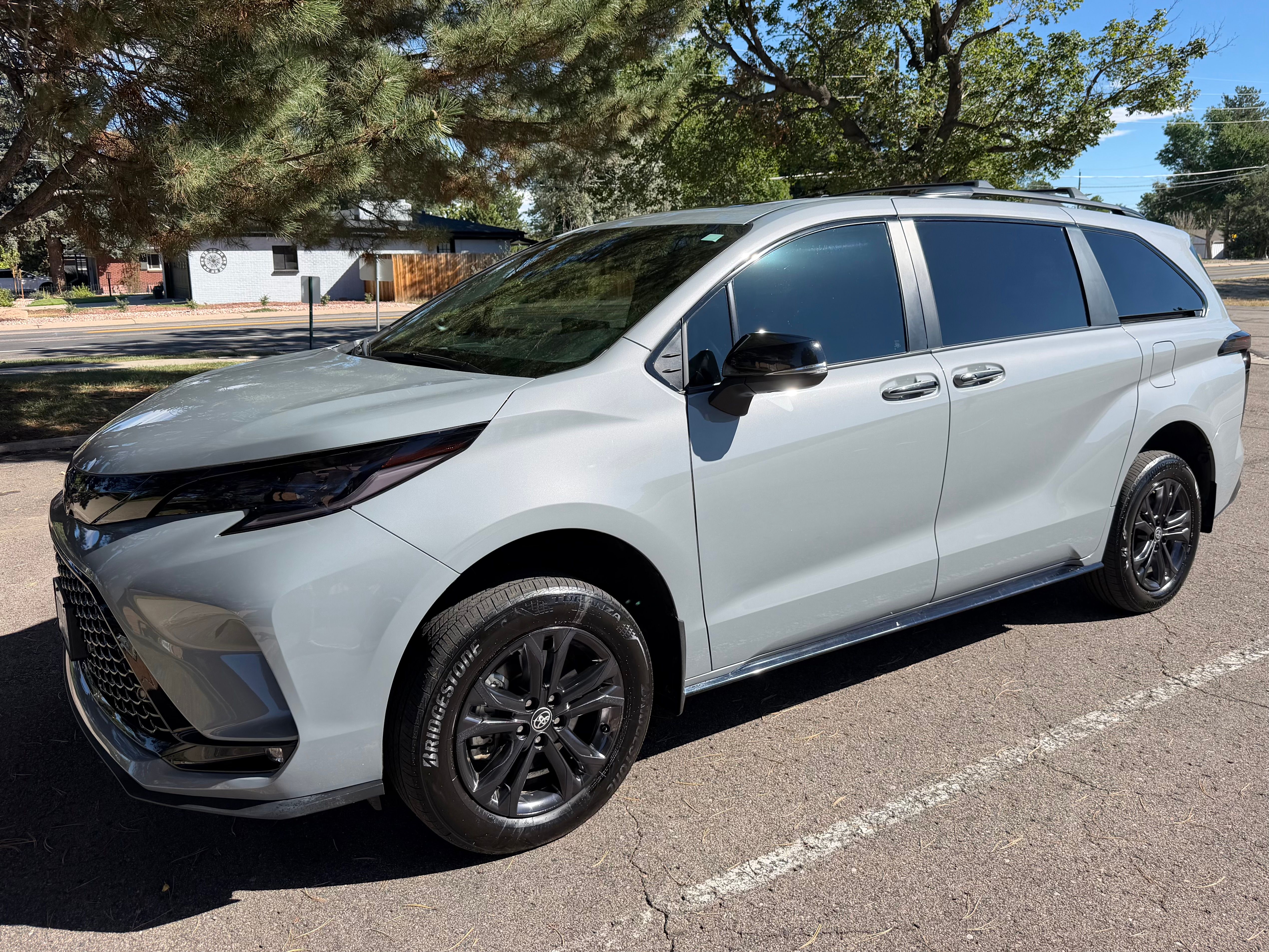Used 2025 Toyota Sienna XSE w/ XSE Premium Package AWD/4WD image 1