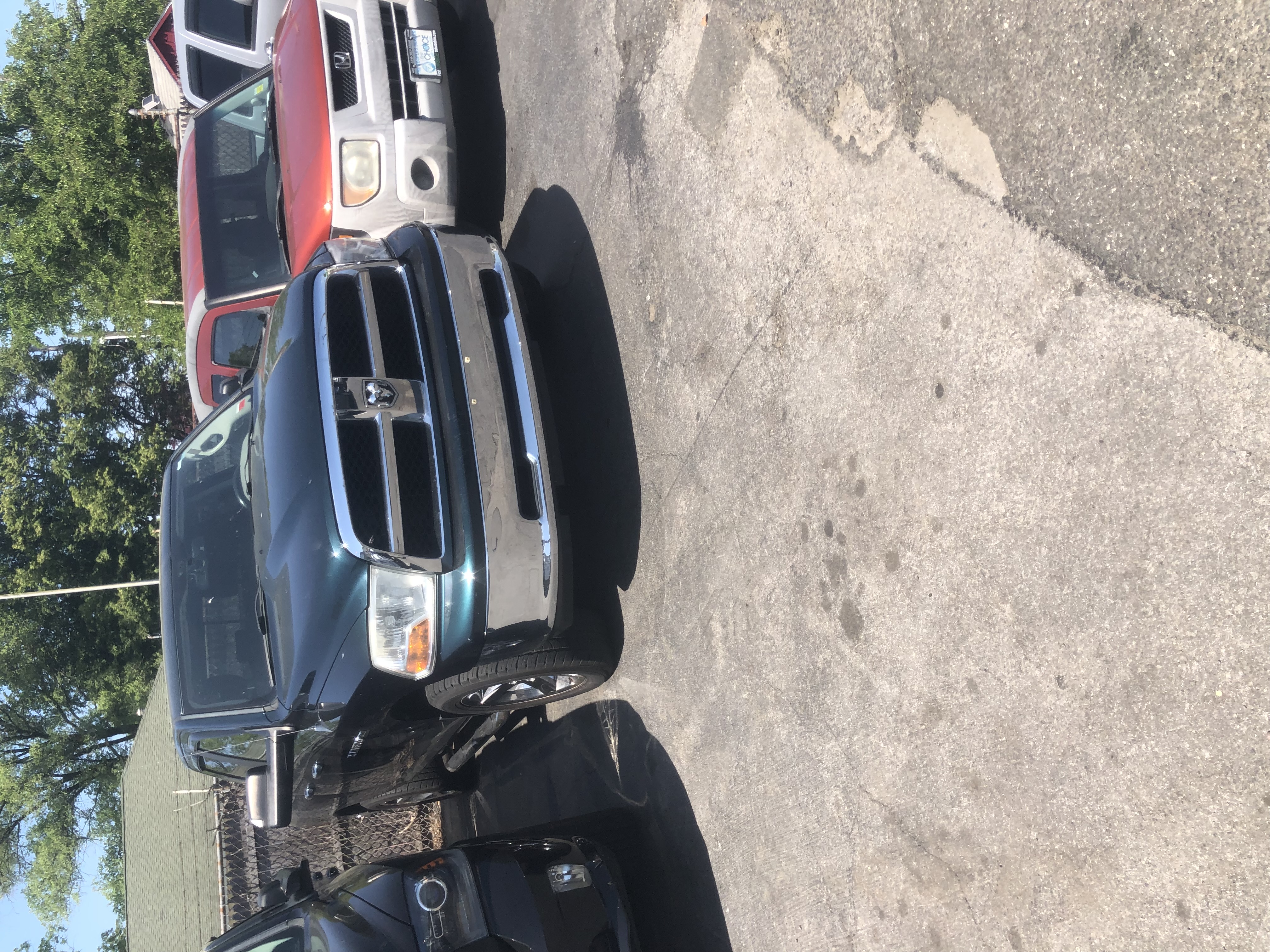 Used 2011 RAM 1500 Classic SLT w/ Remote Start & Security Group AWD/4WD image 2