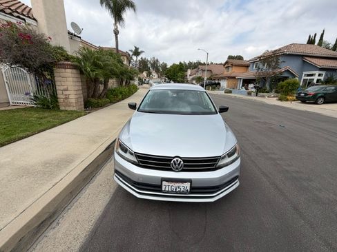 Used 2016 Volkswagen Jetta S FWD image 2