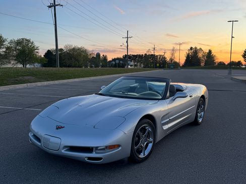 Used 1998 Chevrolet Corvette Convertible w/ Performance Handling Pkg RWD image 14